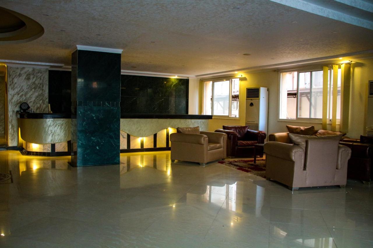 Boulevard Apartment Hotel Gurdaka Kültér fotó
